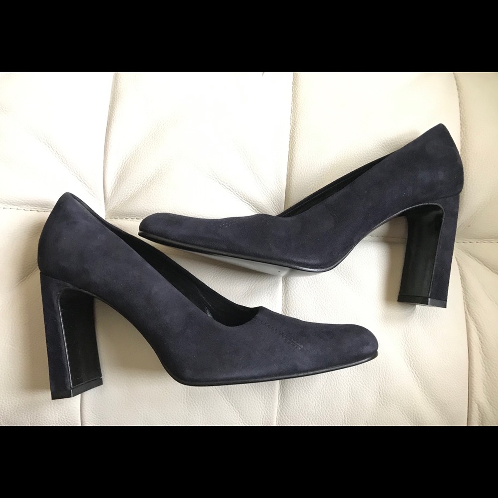 DKNY suede leather heels made in Italy Size 7.5 NWOT